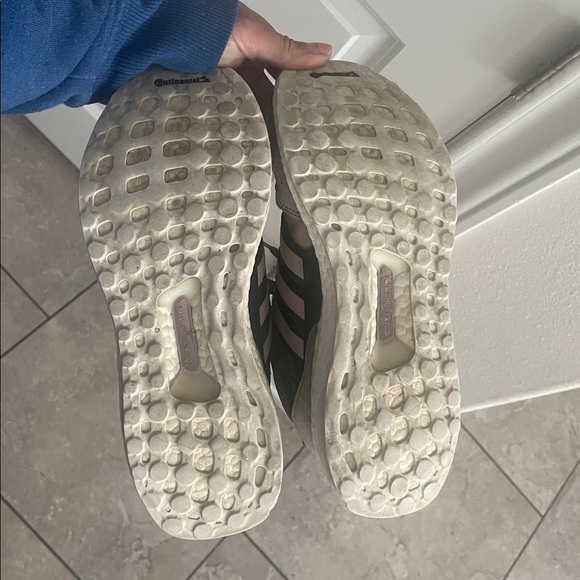 ADIDAS ULTRABOOST running shoes - Picture 6 of 7
